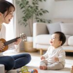 英語の歌を歌う母親を見て笑う赤ちゃんと明るい家庭の音楽時間