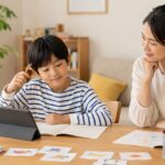 BE studioに通う小学生が家庭で英語を使う時間を母親と考えている場面