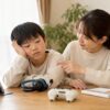 DMM英会話が続かない小学生に母親が英語を使う理由を一緒に考えている場面