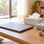 レッスンを休む時間を表す、閉じたパソコンとタオルのイメージ（AI生成）