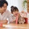 保護者と子どもが卓上のぬいぐるみを使って遊ぶ提案例のイメージ（AI生成）