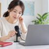 オンライン英会話の前に音声機器を確認する母親のイメージ（AI生成）