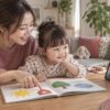 母親と絵本を開きオンラインの先生と話す幼児のイメージ（AI生成）