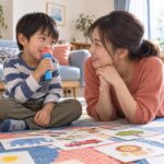 母親と二人でおもちゃのマイクを使って遊ぶ幼児のイメージ